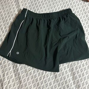 Women's Lululemon Court Rival High-Rise Short 3" size 6- Legacy Green